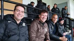 Comissão técnica e dirigentes acompanham jogo do Corinthians Sub-20 na Fazendinha