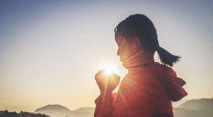 5 orações poderosas para proteger um ente querido em momentos difíceis