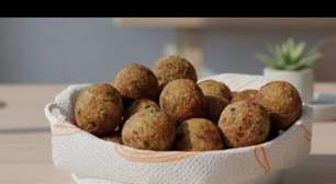 Bolinho de sardinha bem sequinho e crocante, um petisco maravilhoso que todos vão amar