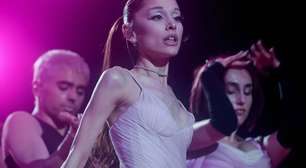 Ariana Grande canta em show que tem outras músicas sobre o ex Ricky Alvarez: "Ainda são incríveis"