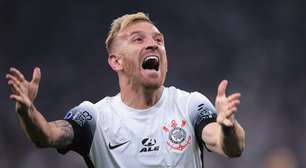 Ex-Corinthians 'pula o muro' e gera revolta entre torcedores