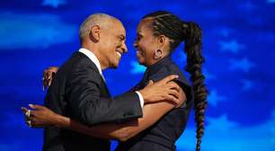 Barack Obama reflete sobre casamento com Michelle Obama: 'Me beneficiei mais do que ela'