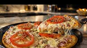 Pizza de frigideira sem trigo leve e saudável, para um lanche saboroso sem sair da dieta