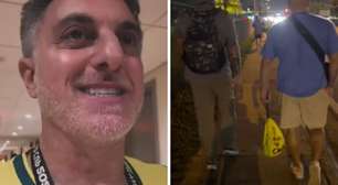 Luciano Huck é obrigado a andar após ser abandonado pela família em estádio