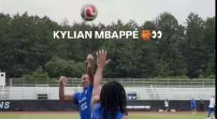 Mbappé mostra habilidade no basquete e faz cesta adaptada em treino da França; assista