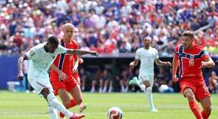 Dembélé faz hat-trick, França goleia a Noruega e sai do caminho do Brasil
