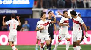 Turquia vira nos minutos finais e derrota os Estados Unidos por 3 a 2
