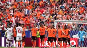 Sem muito esforço, Holanda derrota a Tunísia e fecha o Grupo F e 1º lugar