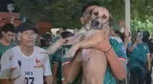 Cadela desaparecida é encontrada em meio a festa da vitória do México na Copa do Mundo; veja