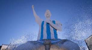 Estátua gigante de Messi na Argentina viraliza por motivo inusitado