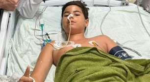 Menino que perdeu a perna após ataque de tubarão em PE apresenta melhora e já fica de pé