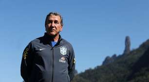 Cirurgia de Carlos Alberto Parreira para cauterização de sangramento nasal é bem sucedida