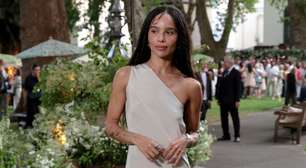 Luxo! Zoë Kravitz mostra, pela primeira vez, anel de noivado com Harry Styles