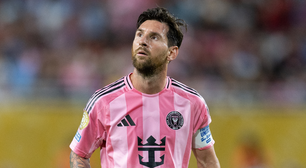 Sinto muito, New Balance, mas os novos tênis da Nike cor 'Pantera Cor-de-Rosa' farão você 'farmar aura' com a Geração Alfa por lembrarem as chuteiras dos jogadores da Copa