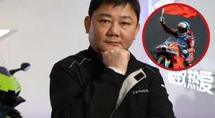 Ele pilotou sua moto em uma perseguição de 100 quilômetros para que uma equipe de TV pudesse filmar o piloto habilidoso que ele era; acabou criando a marca chinesa mais extrema de todos os tempos