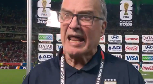 Bielsa dá chilique com repórter após vexame na Copa