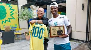 Galvão Bueno e Vini Jr. trocam homenagens após 100º gol do Brasil narrado pelo comunicador em Copas
