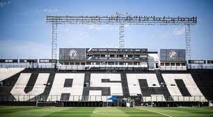 Torcida do Vasco faz protesto em São Januário e cobra venda da SAF para empresário