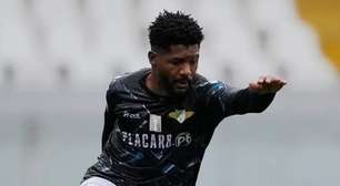 Vitória surpreende e fecha com reforço da Europa