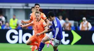 Artilheiro na Holanda e perigoso no jogo aéreo: conheça quem é o homem gol japonês
