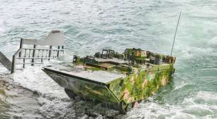 O novo colosso militar da China não é nem um navio nem um veículo todo-terreno; é um tanque-barco imparável