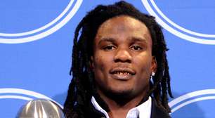 Chris Johnson, ex-astro da NFL, perde a voz para a ELA aos 40 anos e faz relato emocionante