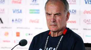 Zagueiro do Uruguai sai em defesa de Bielsa após eliminação: "Tudo manipulado"