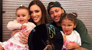 Luxo na Copa! Bruna Biancardi embarca com os filhos de Neymar em jatinho personalizado do craque e detalhes roubam a cena