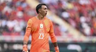 Empresário rebate críticas a Muslera após queda do Uruguai: "Mundo cheio de máscaras"