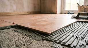 Quanto um pedreiro cobra para assentar piso em uma casa de 50 m2 em 2026?