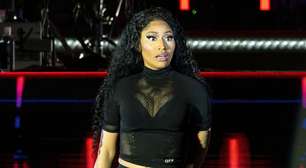 Nicki Minaj diz se arrepender de letras antigas e afirma que o rap pode ser 'demoníaco'