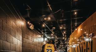 LeBron diz adeus aos Lakers e irá jogar por outro time na NBA
