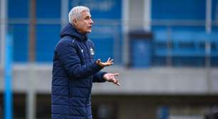 Luís Castro ganha reforços no Grêmio antes de jogo contra a Chapecoense
