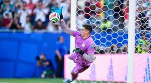 Quem é o goleiro do Paraguai herói da classificação contra a Alemanha?