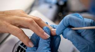 Julho Amarelo alerta para risco de hepatites na manicure