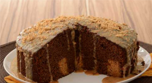 Receita de bolo de paçoca com recheio surpreendente e fácil de fazer