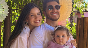Camila Queiroz prova ar fashion do look minimalista no aniversário de 33 anos