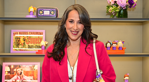 Maggie Wheeler, a Janice de Friends, marca presença em evento temático em São Paulo