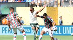 De férias no RJ, atacante do Chelsea realiza sonho de conhecer ídolo do Fluminense