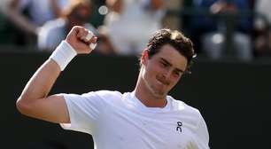João Fonseca vence De Jong, 'dá o troco' por derrota de 2025 e avança à terceira rodada de Wimbledon