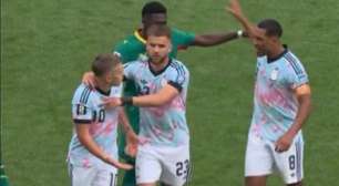 Jogadores da Bélgica discutem em jogo de mata-mata da Copa do Mundo