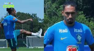 Raphinha aparece pela primeira vez treinando no gramado após se lesionar durante a Copa