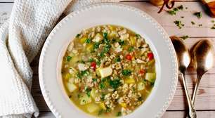 9 receitas de sopas leves para manter a dieta nos dias frios