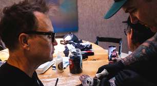Mark Hoppus (blink-182) faz tatuagem em lenda do Hardcore e ganha elogios