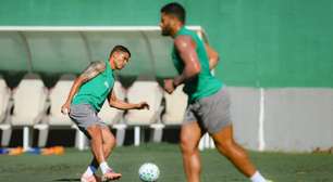 Thiago Silva participa de atividades em campo no Fluminense