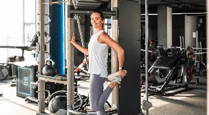 Alongamento antes ou depois da musculação? Veja quando fazer e o que muda no treino