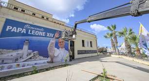 Papa receberá escultura feita com madeira de barcos migrantes em Lampedusa