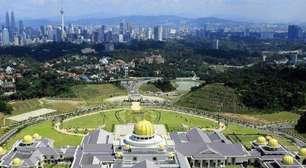 Nem os maiores bilionários da tecnologia superam a vida do sultão de Brunei com 6000 carros de luxo, um palácio gigantesco e um corte de cabelo de 20 mil dólares