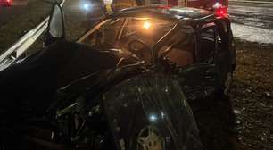 Mulher fica gravemente ferida após acidente entre carro e carreta na RS-122, em Farroupilha