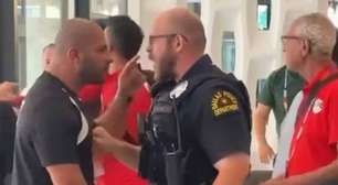 Vídeo: conflito entre policiais e delegação do Egito marca chegada em Dallas